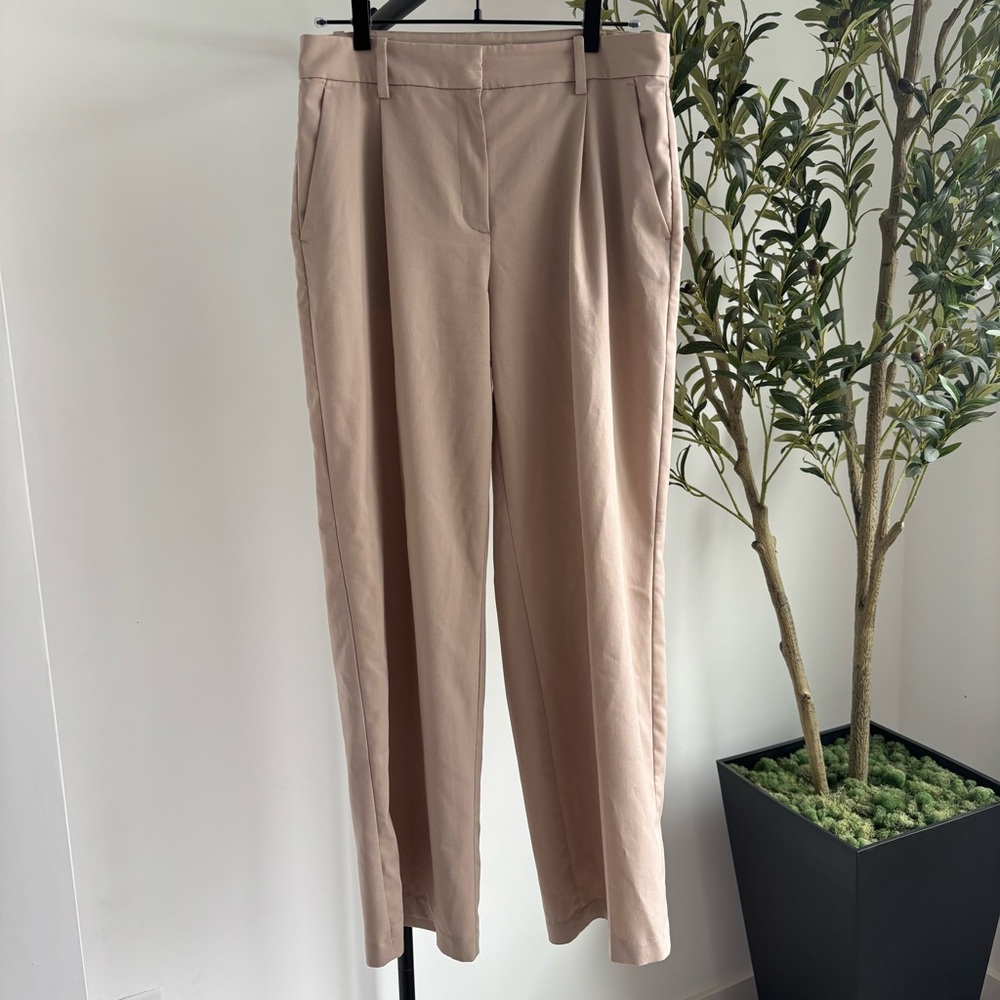 • [H&M] Pleated Trousers •